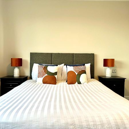 Spacious 3 Double Bedroomed House In 비세스터 외부 사진