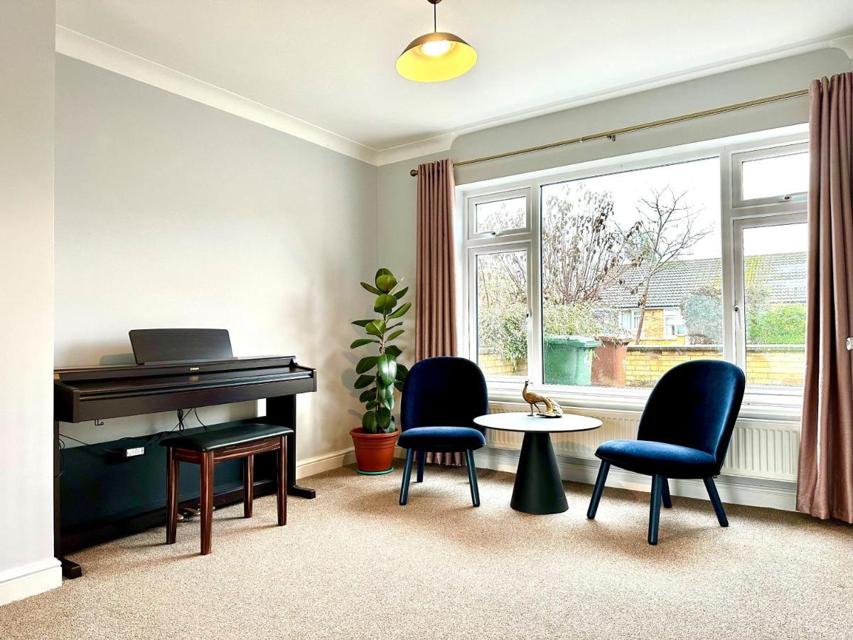 Spacious 3 Double Bedroomed House In 비세스터 외부 사진