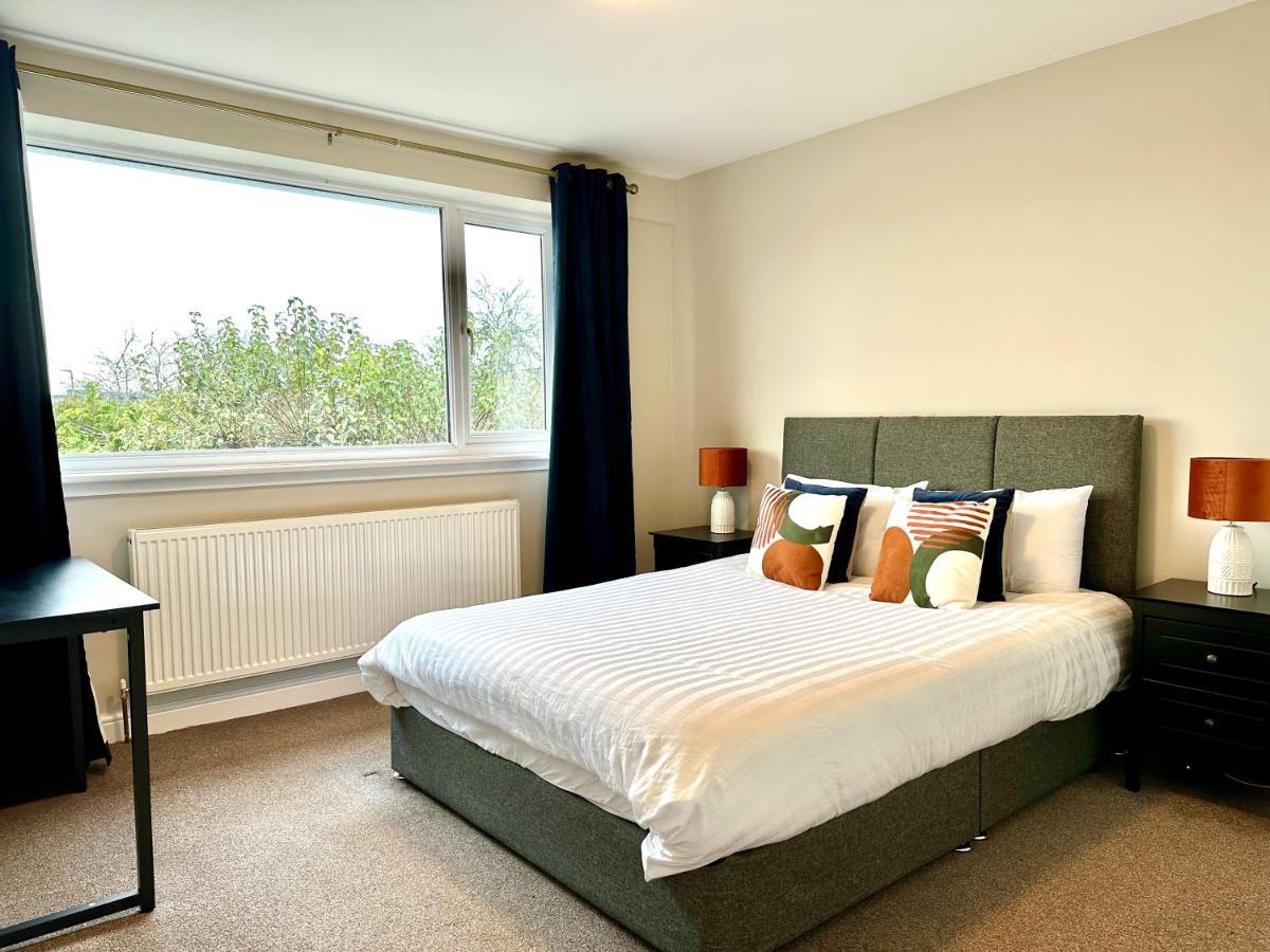 Spacious 3 Double Bedroomed House In 비세스터 외부 사진